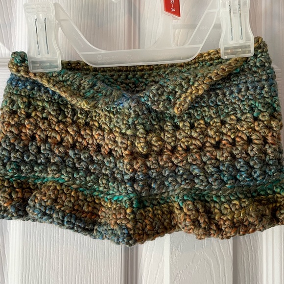 Handmade (new) multicolored stylish crochet cowl for cold weather - Picture 5 of 5